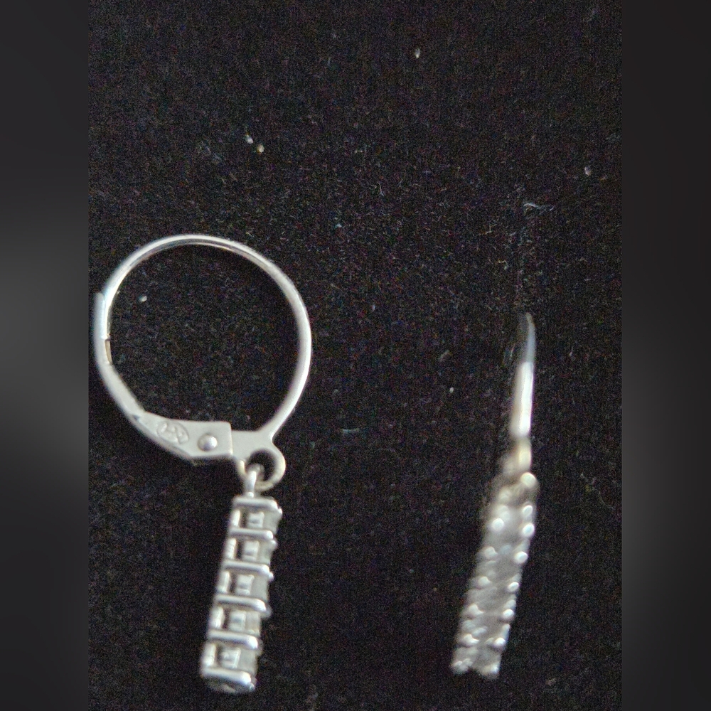 NEW WOMENS 10 K 1.1 GRAMS WHITE GOLD 0.10 CT GENUINE DIAMONDS DANGLING EARRINGS - Picture 2 of 4